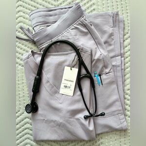 Mandala 9 pocket cargo scrub pants in Large Petite in UBE (lilac)